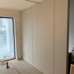 zabudowa sucha wraz z wypełnieniem wełną/wygłuszeniem przy ul. Braniborskiej 10 F