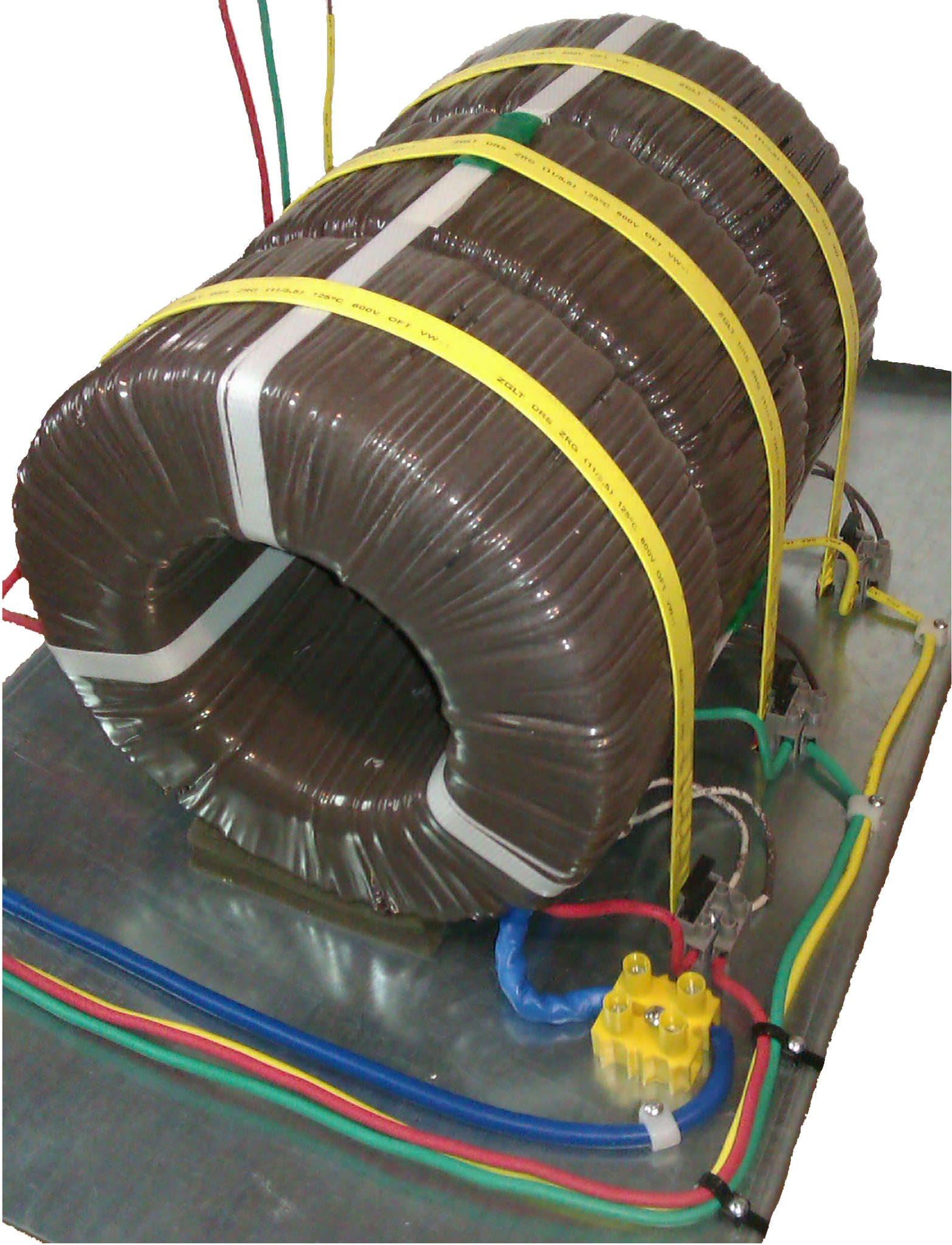 Transformator trójfazowy