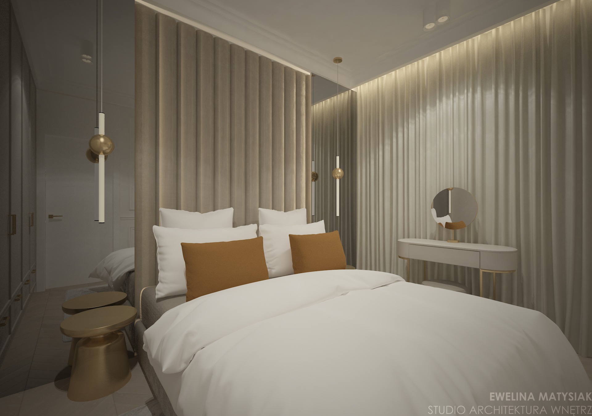 Elegancka sypialnia w beżach z łóżkiem z białymi prześcieradłami i musztardowymi poduszkami, okrągłym lustrem nad toaletką i złotymi akcentami.