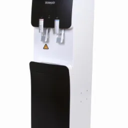 Wolnostojący dystrybutor wody Waterpia w kolorze białym i czarnym, z dwoma kranikami oznaczonymi kolorami czerwonym i niebieskim, na białym tle.