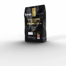 Czarny worek z ekogroszkiem Extra Premium+ marki Energo, z widocznym logo i informacją o masie netto 25 kg, ustawiony na białym tle z cieniem.