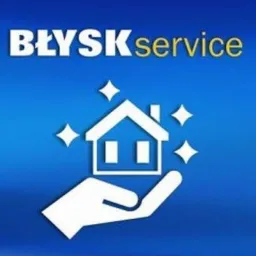 Błysk Service: logo firmy na niebieskim tle z ikoną domu w dłoni, otoczonego gwiazdkami. Nazwa firmy w g&oacute;rnej części obrazu.