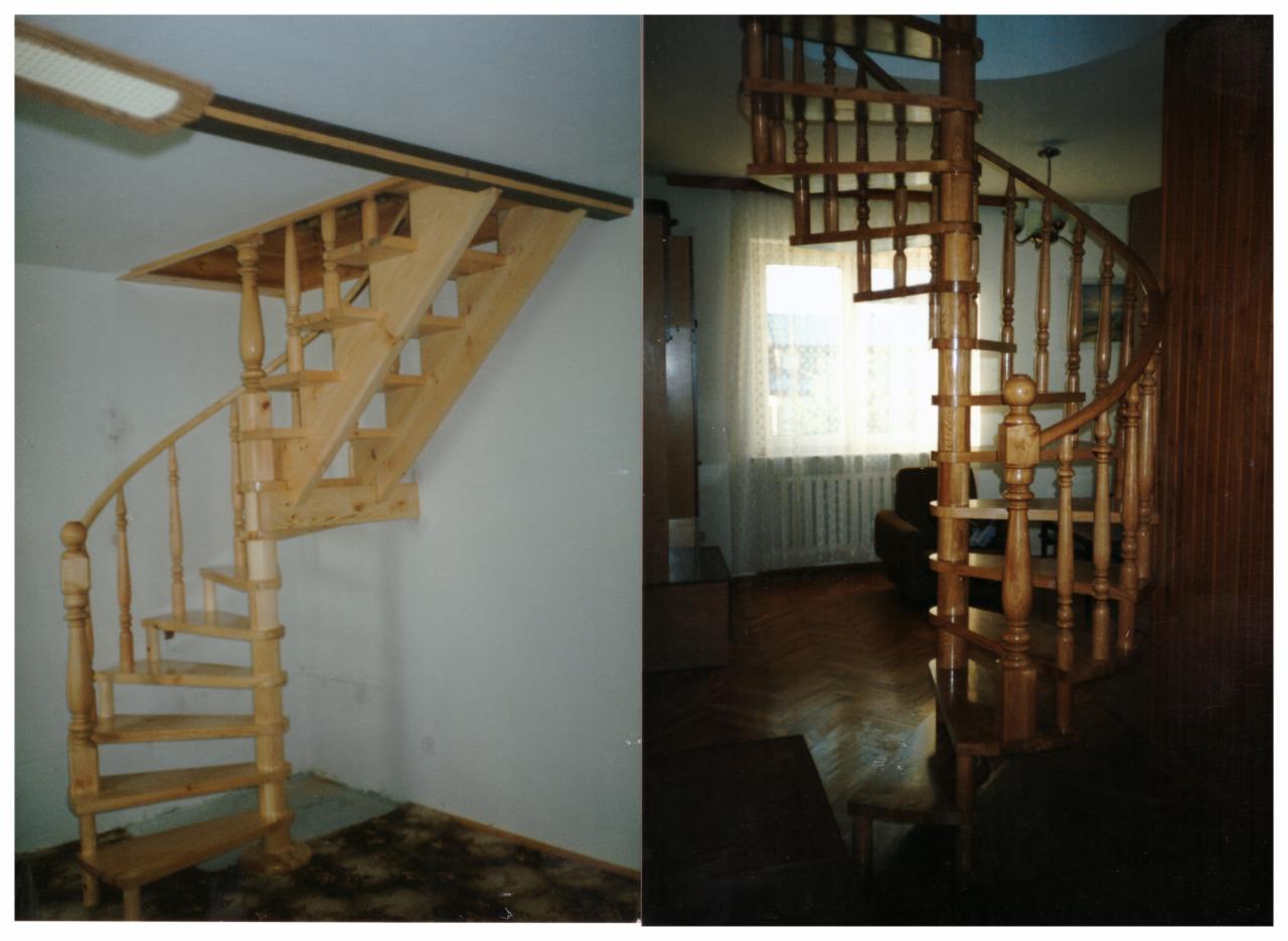 Dwa ujęcia spiralnych konstrukcji z jasnego drewna: jedne surowe, niedokończone, drugie wykończone, z lakierowanym parkietem w tle.