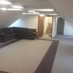 Montaż wykładziny - dwa kolory