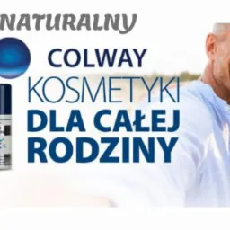 Zestaw kosmetyków Colway z napisem 'Kolagen Naturalny' i hasłem 'Kosmetyki dla całej rodziny' na rozmytym tle uśmiechniętej rodziny.
