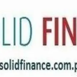 Logo firmy Solid Finance z symbolem nieskończoności w kolorach czerwieni i błękitu. Nazwa firmy w kolorze błękitnym i czerwonym. Adres strony internetowej poniżej.