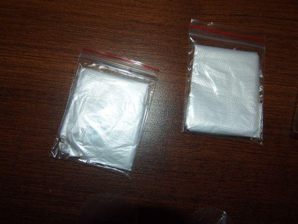 1. Rękawiczka hdpe pakowana po 2 szt.w torebkę str