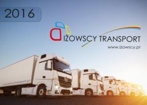 Flota białych ciężarówek Iżowscy Transport ustawiona w rzędzie pod błękitnym niebem, logo firmy i rok 2016 w górnej części kadru, niski kąt ujęcia.