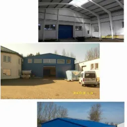 Wnętrze hali w trakcie budowy z widoczną stalową konstrukcją, zewnętrzny widok hali z niebieską elewacją i dachem, oraz fragment dachu z blachy trapezowej.