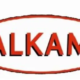 Owalne logo firmy ALKAM z czerwoną obwódką i czerwonym napisem ALKAM na białym tle.