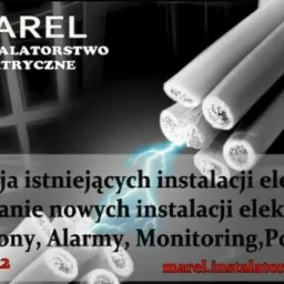Grafika reklamowa firmy Marel Instalatorstwo Elektryczne, oferującej modernizację i wykonywanie instalacji elektrycznych, domofonów, alarmów i monitoringu. Widoczne kable elektryczne.