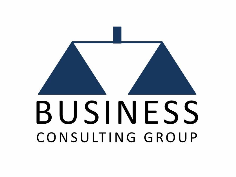 Logo firmy Business Consulting Group z symbolem wagi w kolorze granatowym.