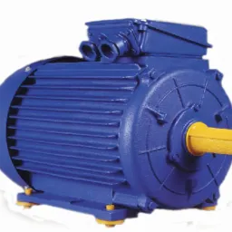 Niebieski silnik elektryczny z żółtym wałem, widoczne żebra chłodzące i żółte podkładki pod stopami, na białym tle.