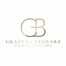 Złote logo firmy z inicjałami 'GB' nad napisem 'Grażyna Bednarz Permanentna PMU' na białym tle.