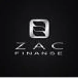 Eleganckie logo ZAC Finance na czarnym tle, z symbolem przypominającym trzy stylizowane liście w srebrnym kwadracie, nad nazwą firmy zapisaną srebrną czcionką.
