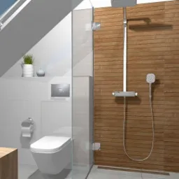 Nowoczesna łazienka na poddaszu z drewnianą ścianą prysznicową, białą armaturą i oknem dachowym. Minimalistyczny design z elementami dekoracyjnymi.