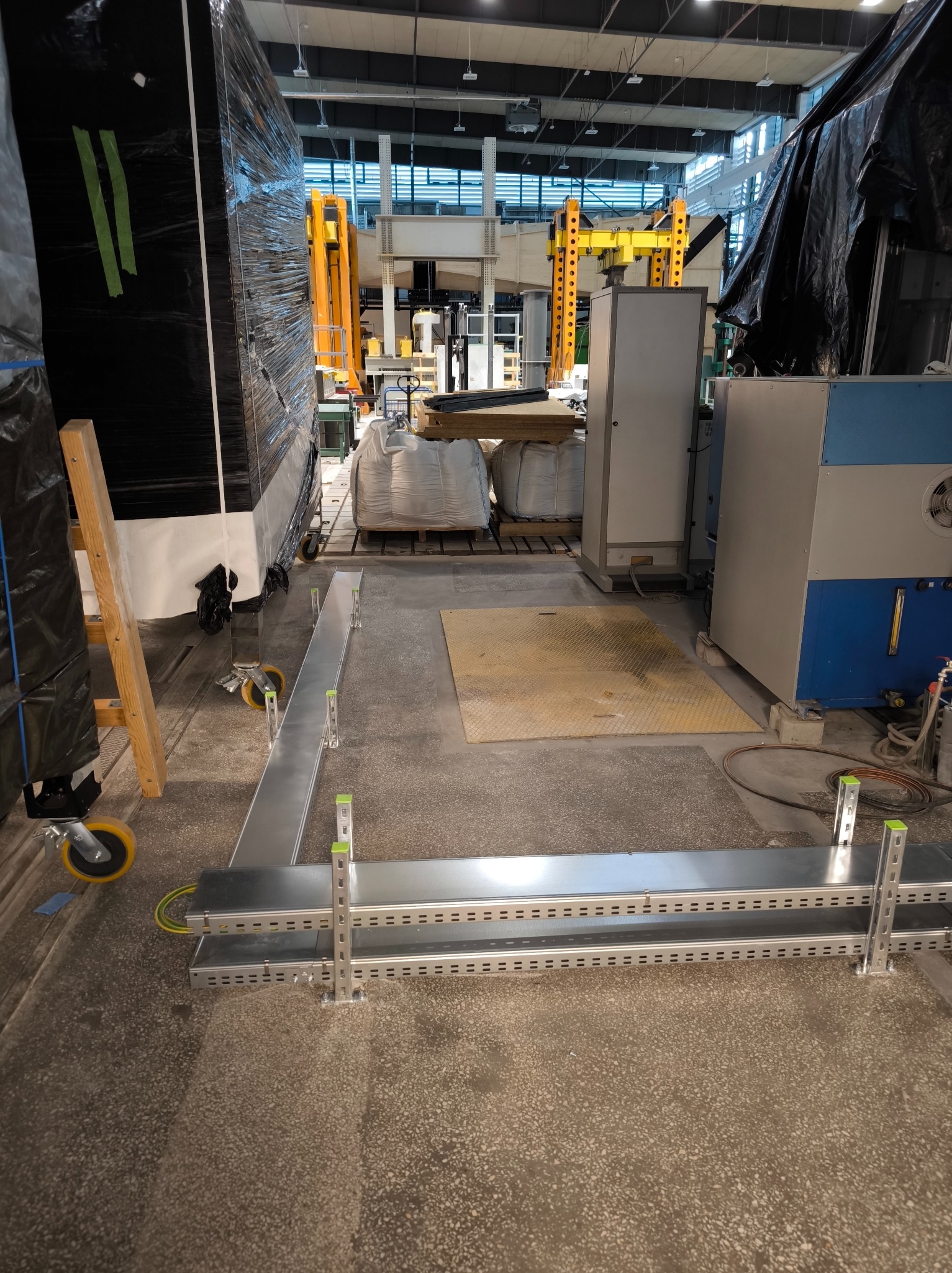 Trasy kablowe zasilania symulatorów - PWr Wrocław