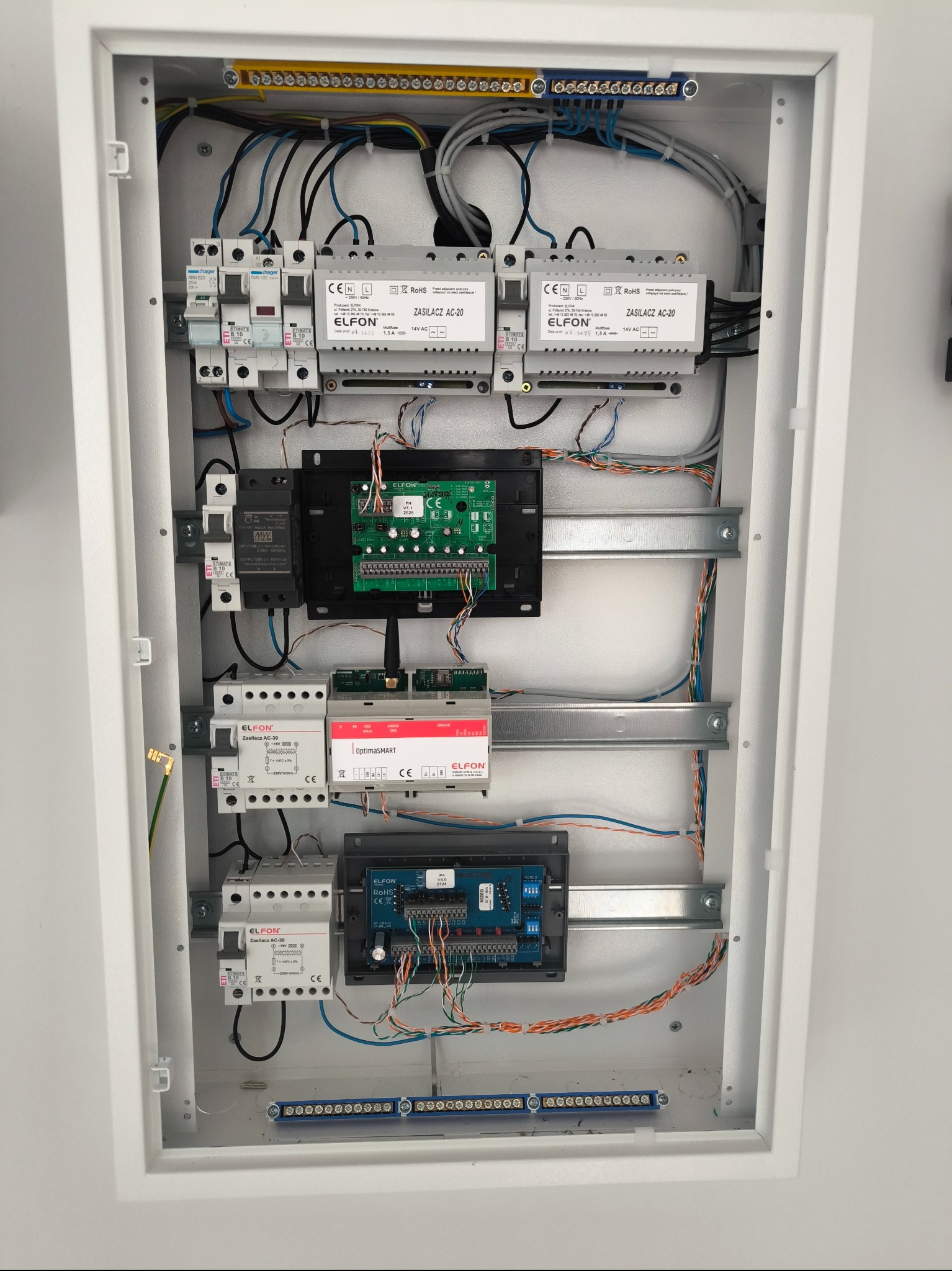 Montaż rozdzielnicy instalacji video - domofonowej - budynek użyteczności publicznej