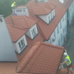 Prace wysokościowe odśnieżanie dachów
