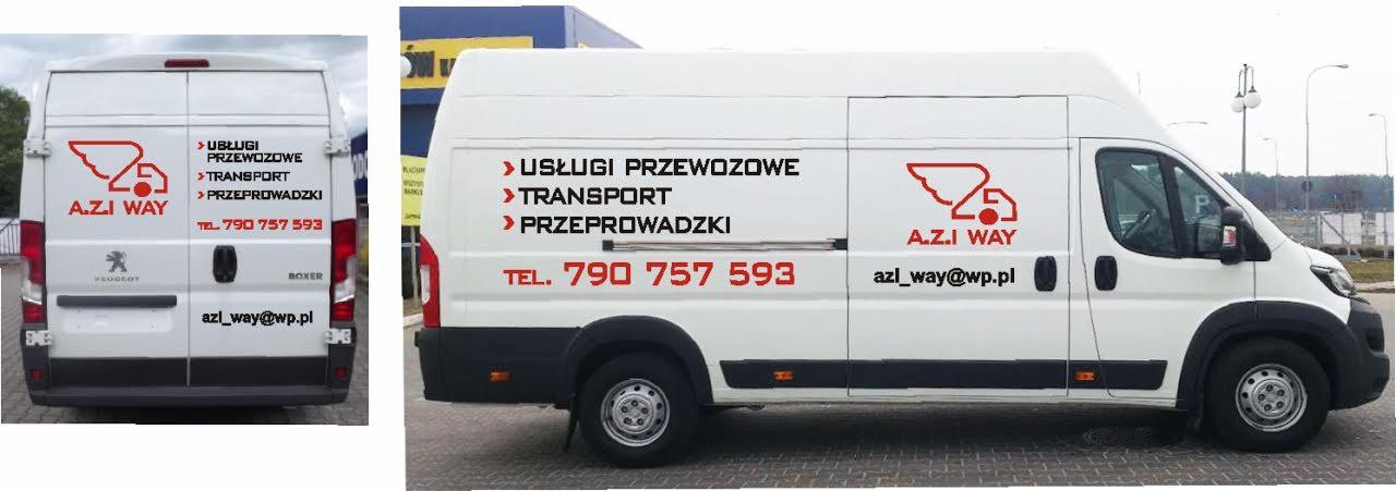 Biały bus z czerwonym logo firmy A.Z.I WAY oferującej usługi przewozowe, transport i przeprowadzki. Widok z tyłu i boku pojazdu.