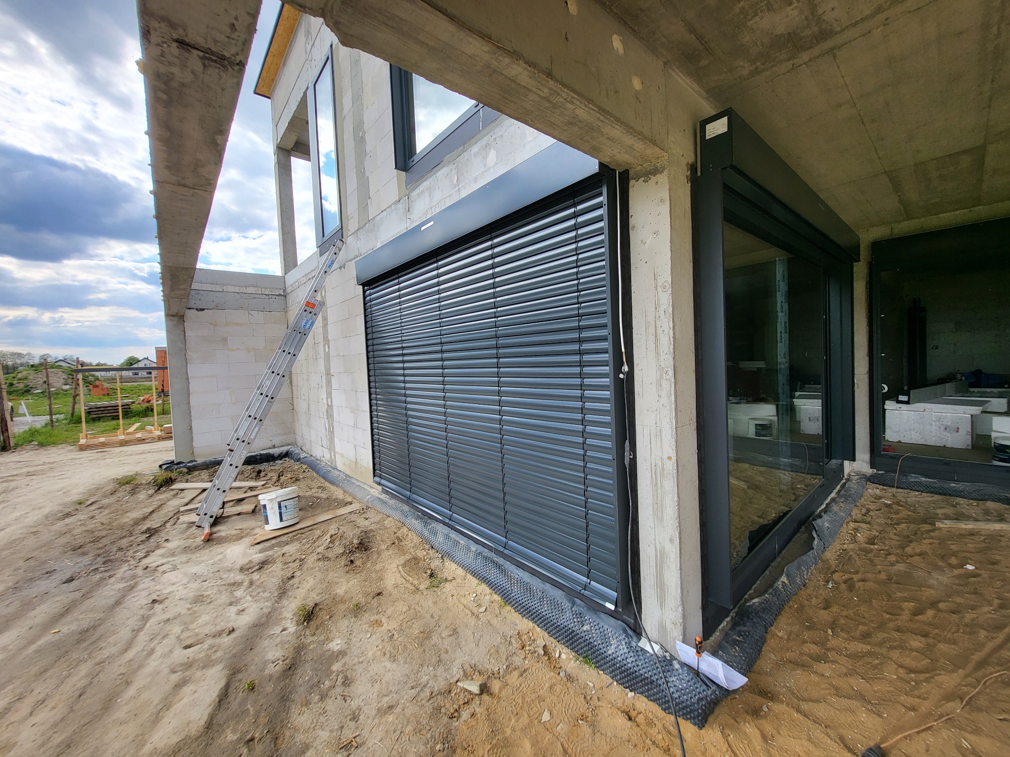 okna aluminiowe Aluprof i żaluzje fasadowe