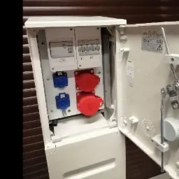 Budowa tymczasowej rozdzielni budowlanej, wraz z przyłączem.