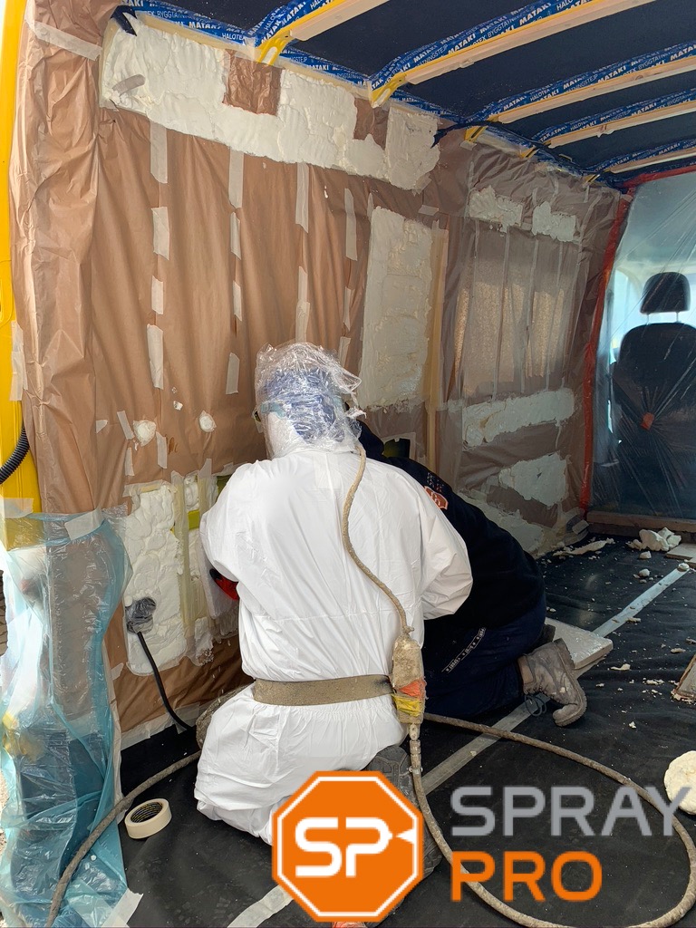 Wykonujemy również termoizolację samochodów specjalistycznych (izotermy, kampery)