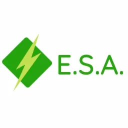 Zielone logo firmy E.S.A. z symbolem błyskawicy w Lesznie.