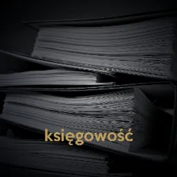 Stos segregatorów z dokumentami w ciemnej tonacji, z napisem 'księgowość' w złotym kolorze na pierwszym planie.