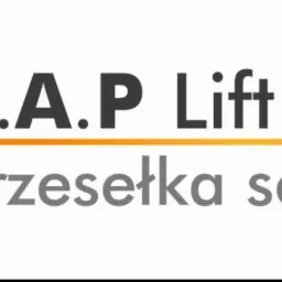 Logo firmy J.A.P Lift System specjalizującej się w krzesełkach schodowych. Szary kwadrat z zaokrąglonymi rogami i pomarańczowym symbolem krzesełka.