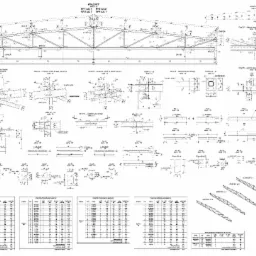 Techniczny rysunek konstrukcji stalowej wiązara dachowego z detalami połączeń i wymiarami, zawierający przekroje, widoki i tabele elementów składowych.