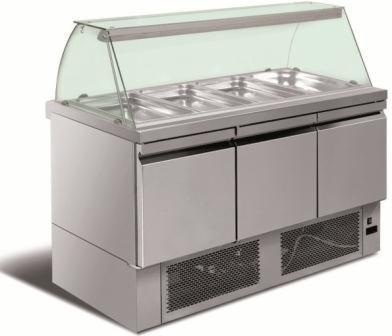 Profesjonalna chłodnicza witryna ekspozycyjna ze stali nierdzewnej z przeszkloną nadstawką, idealna do prezentacji żywności w gastronomii. Widoczne metalowe pojemniki.