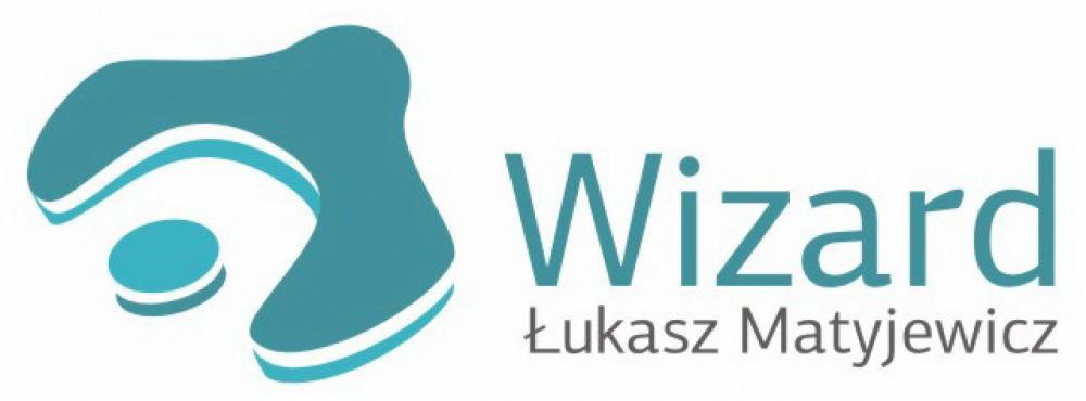 Logo firmy Wizard Łukasz Matyjewicz w kolorze turkusowym na białym tle. Zawiera abstrakcyjny symbol graficzny i nazwę firmy pisaną prostą czcionką.