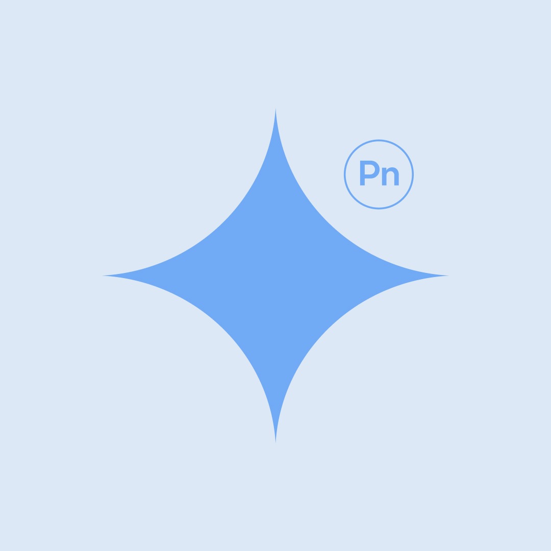 Błękitny, czteroramienny kształt gwiazdy z okręgiem zawierającym litery 'Pn' w prawym górnym rogu, na jasnoniebieskim tle. Minimalistyczny design.