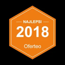 Pomarańczowa odznaka Oferteo 'Najlepsi 2018' na czarnym tle.