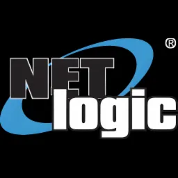 Logo firmy NETlogic z niebieskim łukiem na czarnym tle.