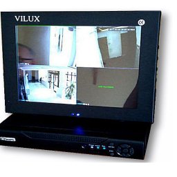 AVO technika sp z o o - Czarny monitor CCTV marki Vilux z podglądem z czterech kamer, ustawiony na rejestratorze. Widoczne wejście do budynku i korytarz.