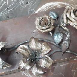 róże i lilie metaloplastyka www.kowartpodhale.com