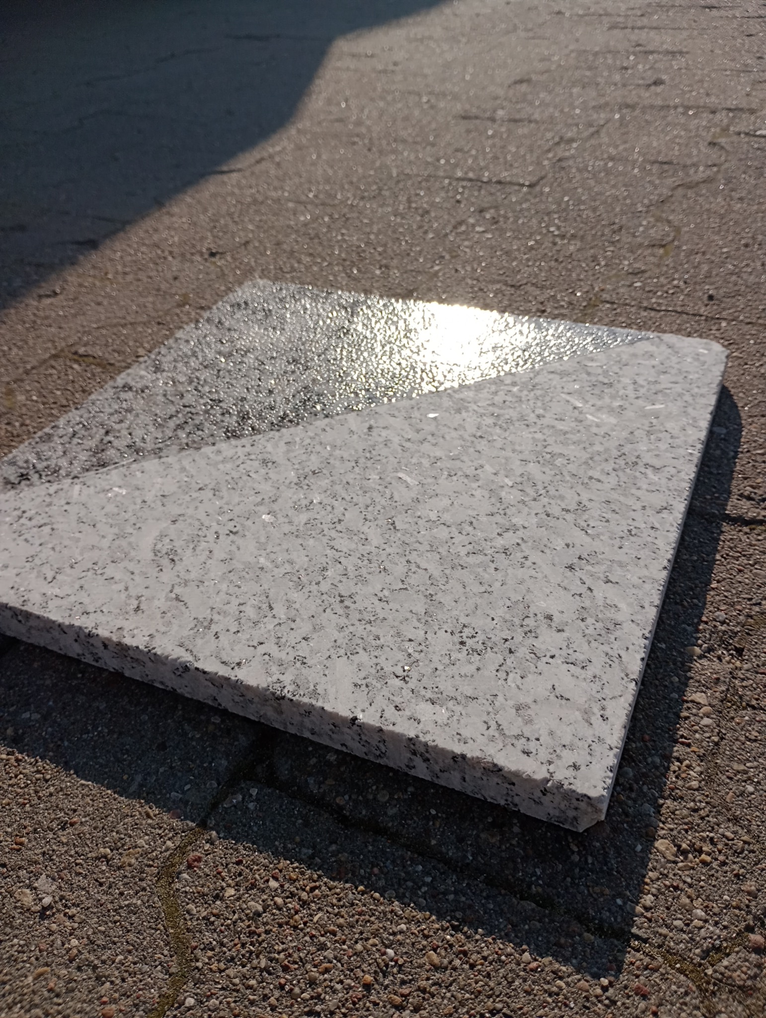 Płyta granitowa na wysoki połysk.