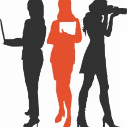 Sylwetki trzech kobiet: z laptopem, z dokumentami (czerwona), z aparatem. Grafika ilustrująca różne profesje, w tym potencjalnie detektywa prowadzącego śledztwo.