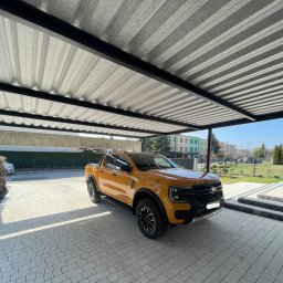 Dach carportu od wewnątrz z powłoką antykondensacyjną