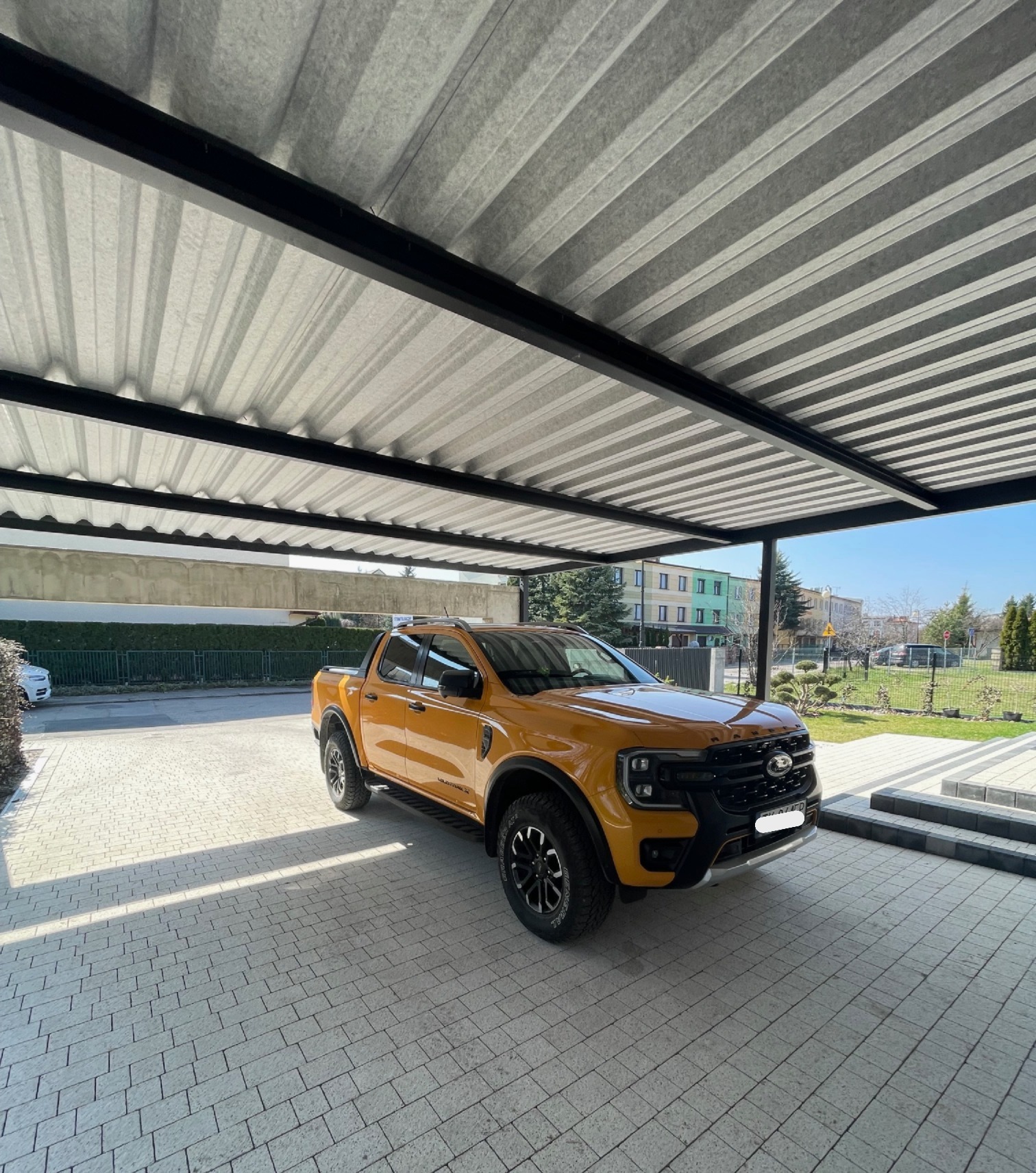 Dach carportu od wewnątrz z powłoką antykondensacyjną