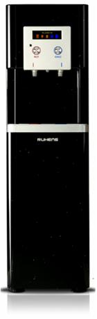 Czarny dystrybutor wody Muhens z białym panelem sterowania, wyświetlaczem temperatury i kranami wody zimnej i gorącej. Nowoczesny design, idealny do biura.