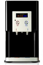 Elegancki dystrybutor wody Aquator w czarnej obudowie z białym panelem sterowania, idealny do biura w Tychach. Widoczne dysze do wody ciepłej i zimnej.