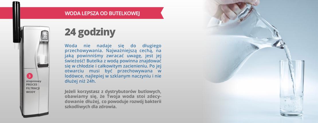Dystrybutor wody z 3-stopniowym procesem filtracji na tle grafiki porównującej świeżość wody butelkowanej i wody z dystrybutora.