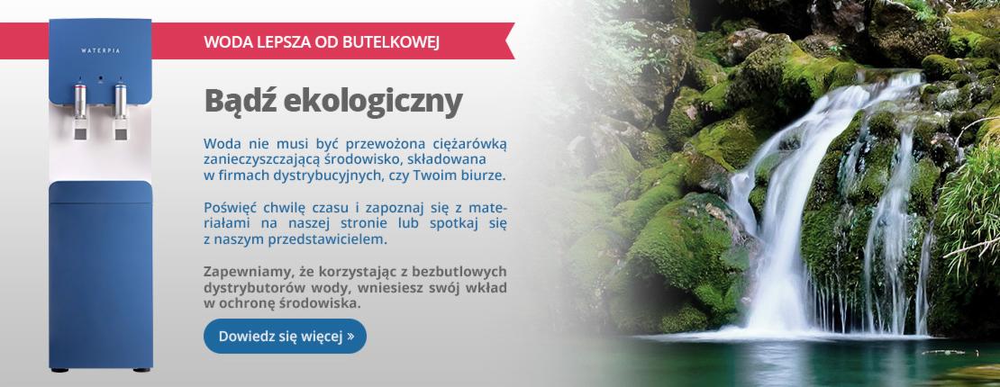 Bezbutlowy dystrybutor wody Waterpia na tle wodospadu, z hasłem 'Bądź ekologiczny'. Alternatywa dla wody butelkowanej, oszczędność i ochrona środowiska.