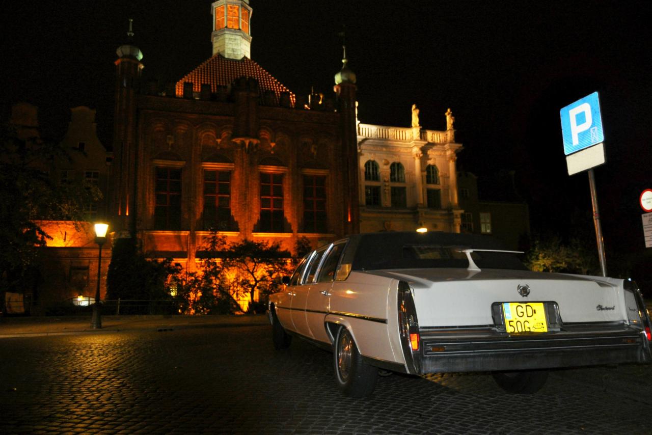 Tył limuzyny Cadillac Fleetwood - Starówka Gda