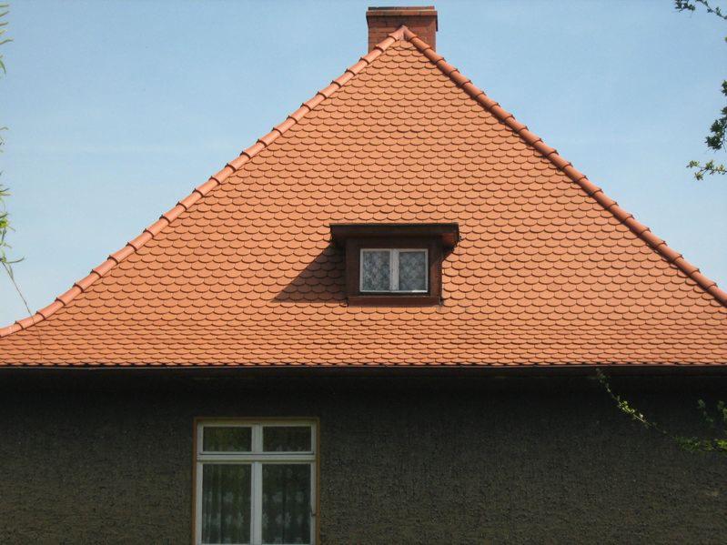 Orzeszkowej 15 (dachówka karpiówka w łuskę)