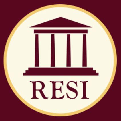 Logo RESI: Stylizowany budynek z kolumnami w kolorze bordowym, otoczony kremowym kołem z obwódką w kolorze złotym, na bordowym tle.