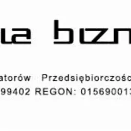 Logo 'Maestria biznes' z pomarańczowym symbolem i danymi rejestrowymi. Napis w nowoczesnej czcionce, poniżej informacje o inkubatorze przedsiębiorczości i numery NIP, KRS, REGON.